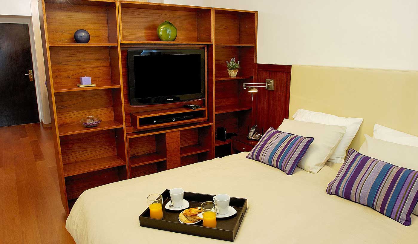 Spacious Studio in Five Star Building