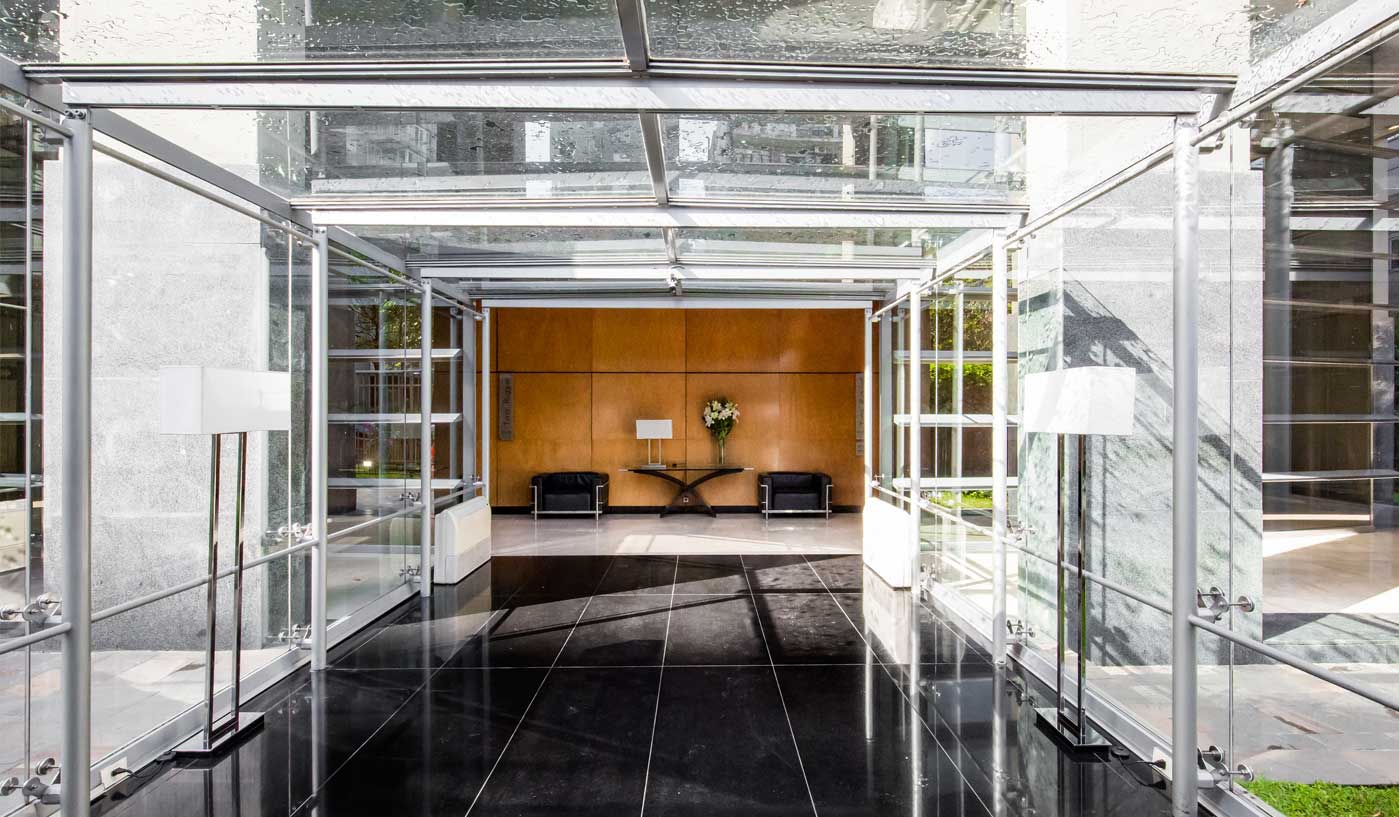 Modern Two Bedroom Apartment with Pool, Gym and Tennis Court