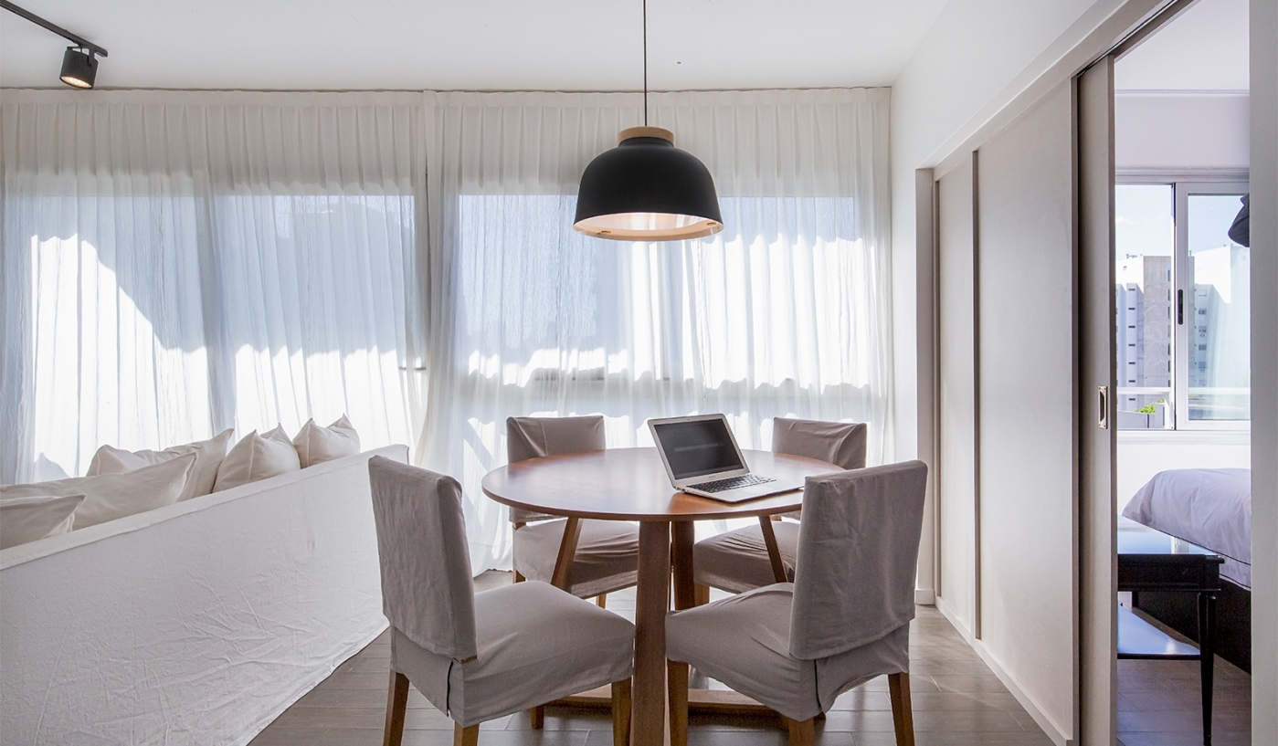 Recently Renovated One Bedroom Apartment with Rooftop Pool