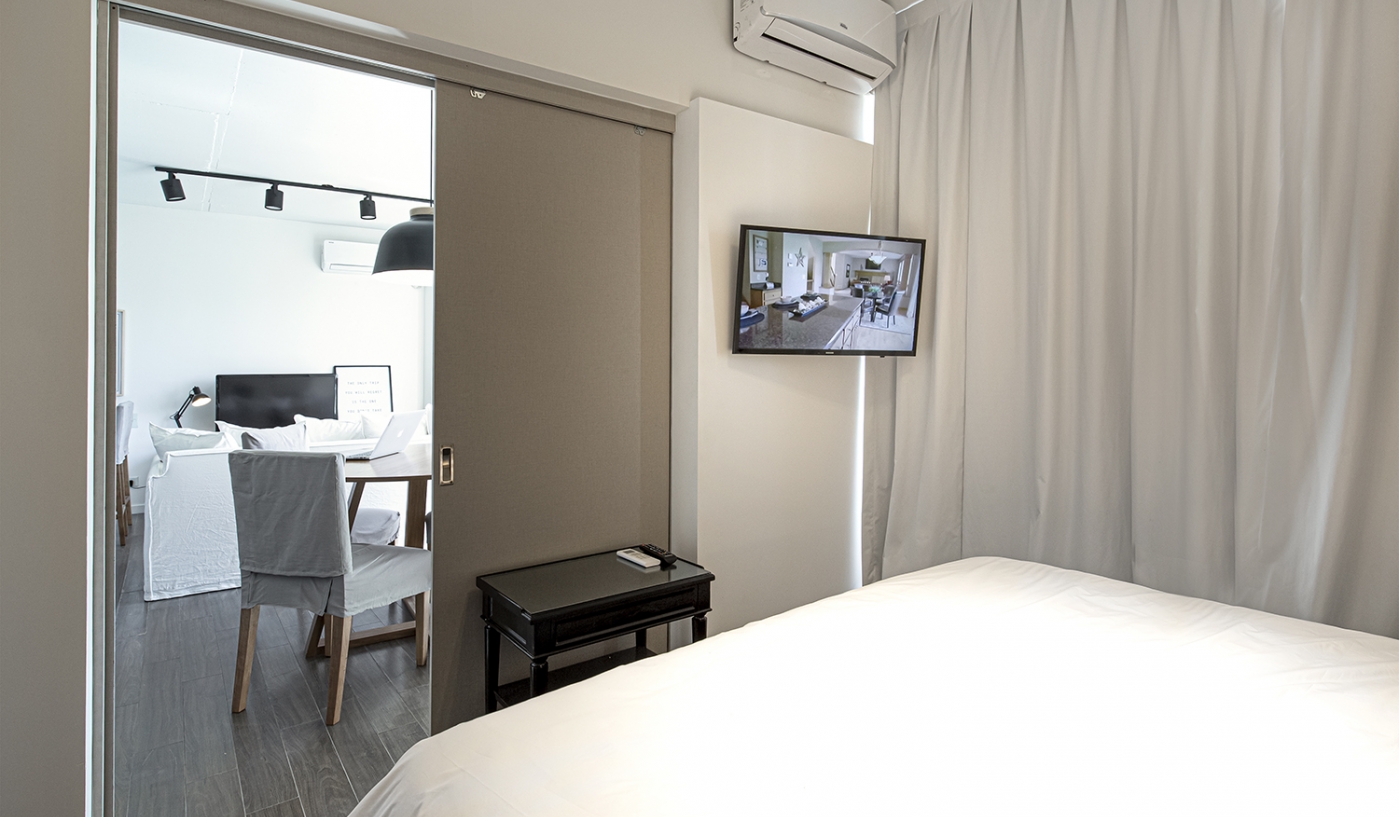 Recently Renovated One Bedroom Apartment with Rooftop Pool