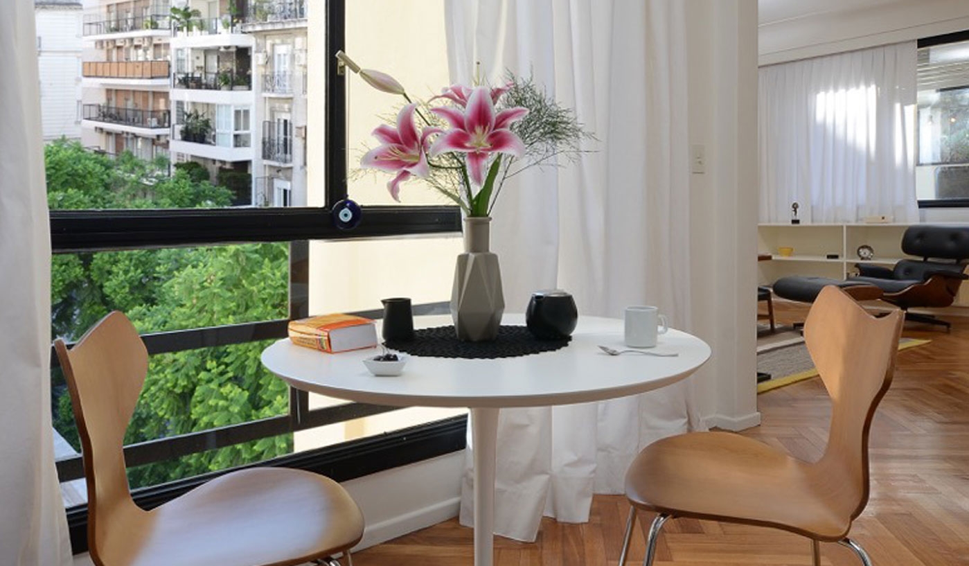 Elegant Two Bedroom Apartment in Classy Recoleta