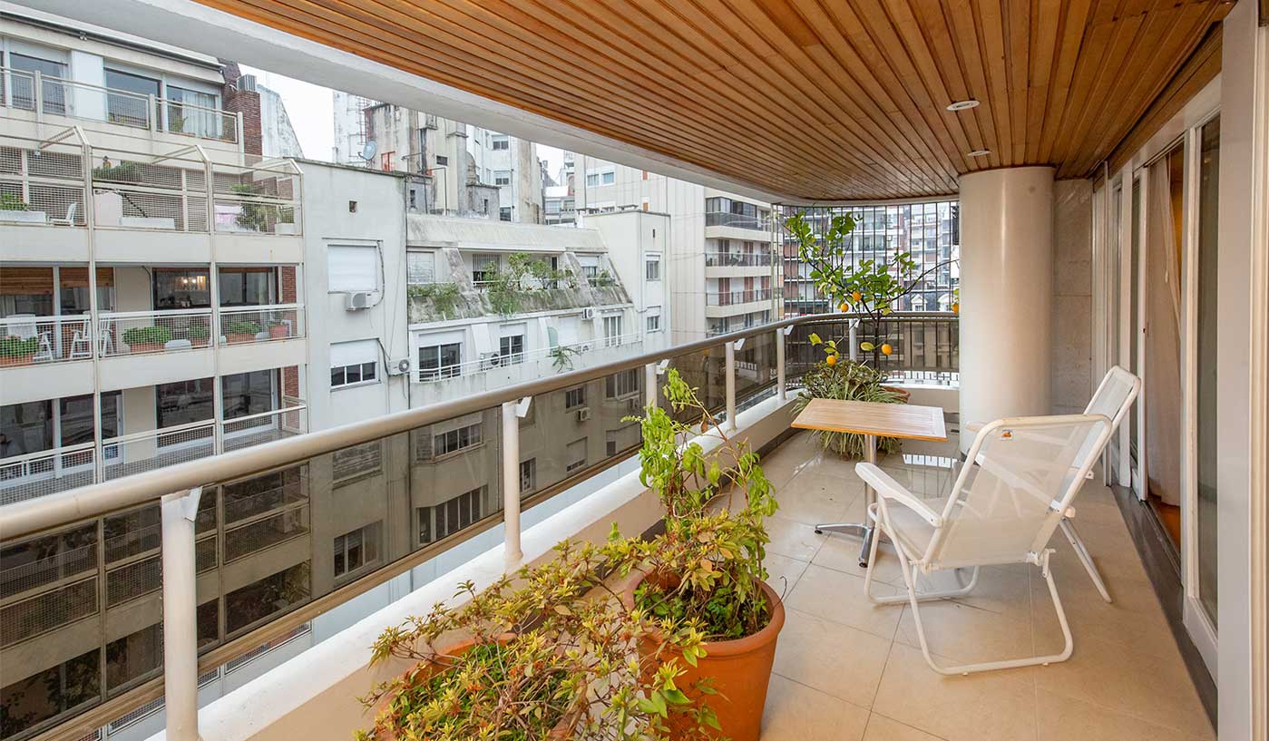 Luxury Three Bedroom Apartment in Exclusive Recoleta Location
