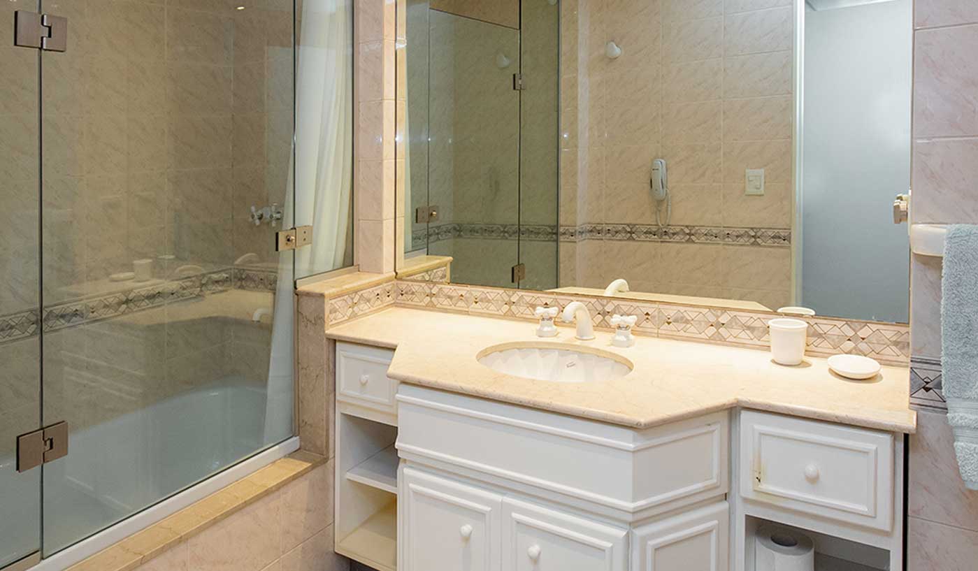 Luxury Three Bedroom Apartment in Exclusive Recoleta Location