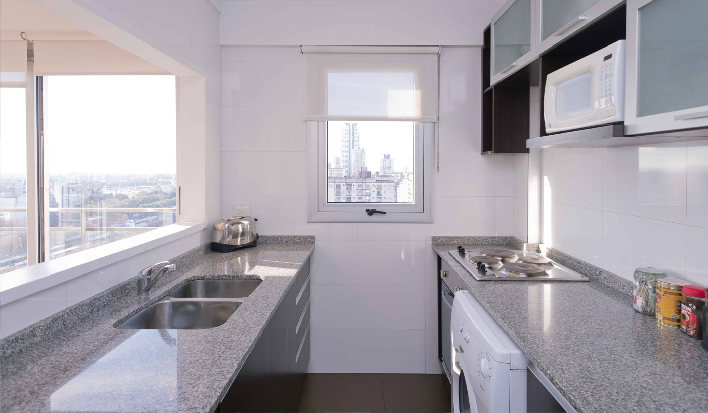 Three Storey Penthouse with Private Terrace, BBQ and Hot-Tub