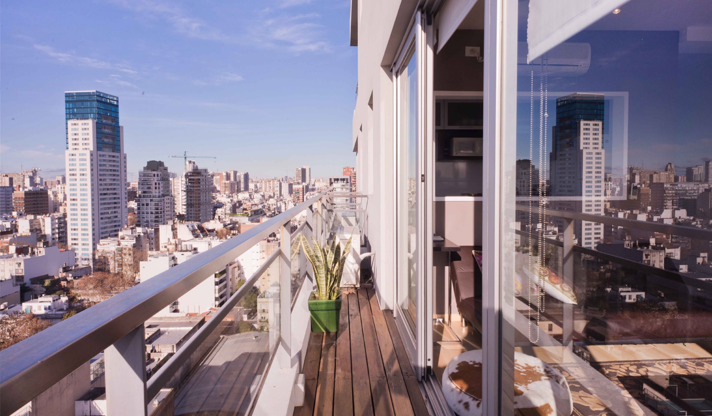 Three Storey Penthouse with Private Terrace, BBQ and Hot-Tub