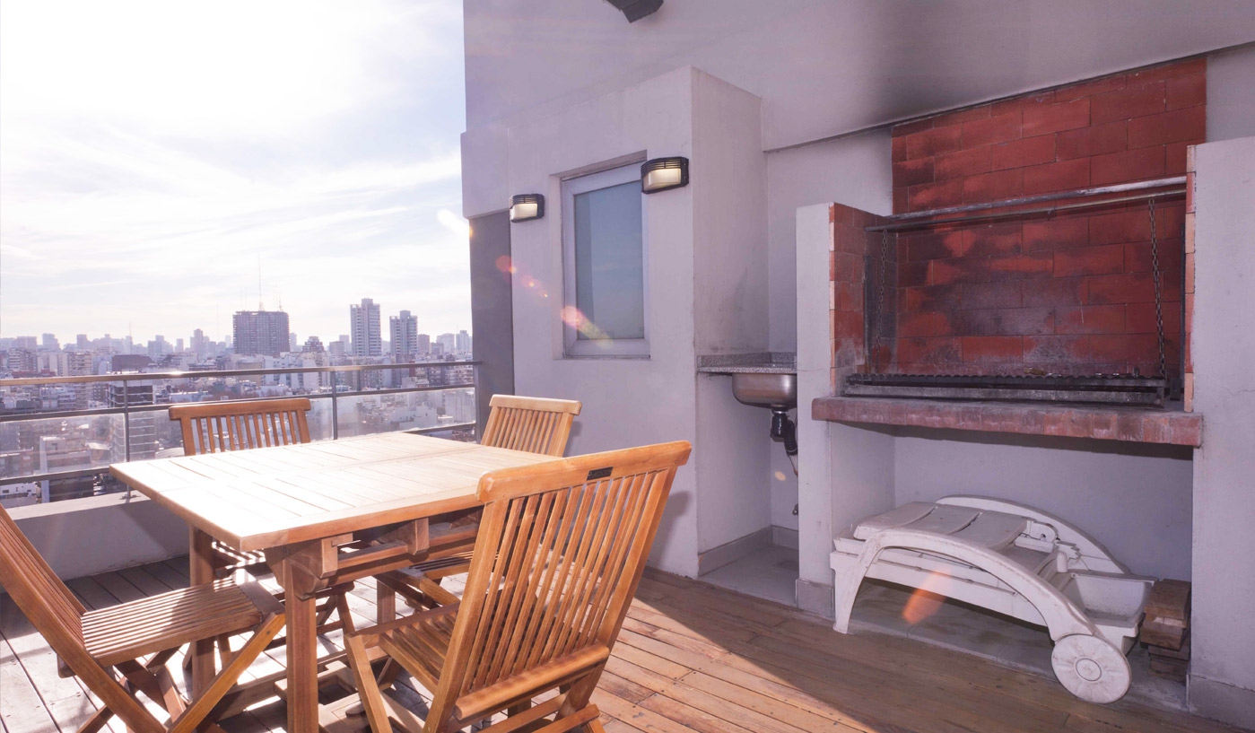 Three Storey Penthouse with Private Terrace, BBQ and Hot-Tub