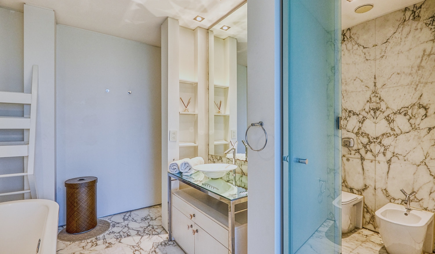 Luxurious One Bedroom Apartment in Fabulous Faena Hotel