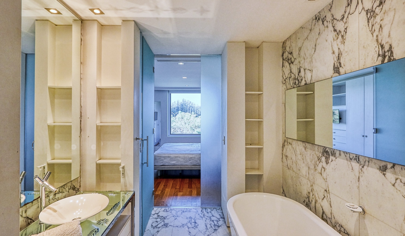 Luxurious One Bedroom Apartment in Fabulous Faena Hotel