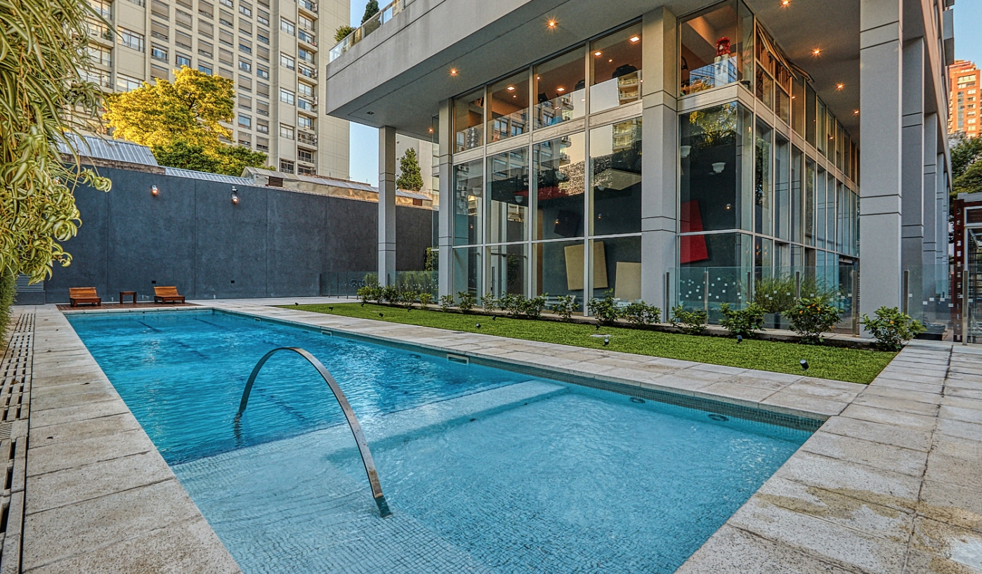 Spectacular One Bedroom Apartment in Luxury Building