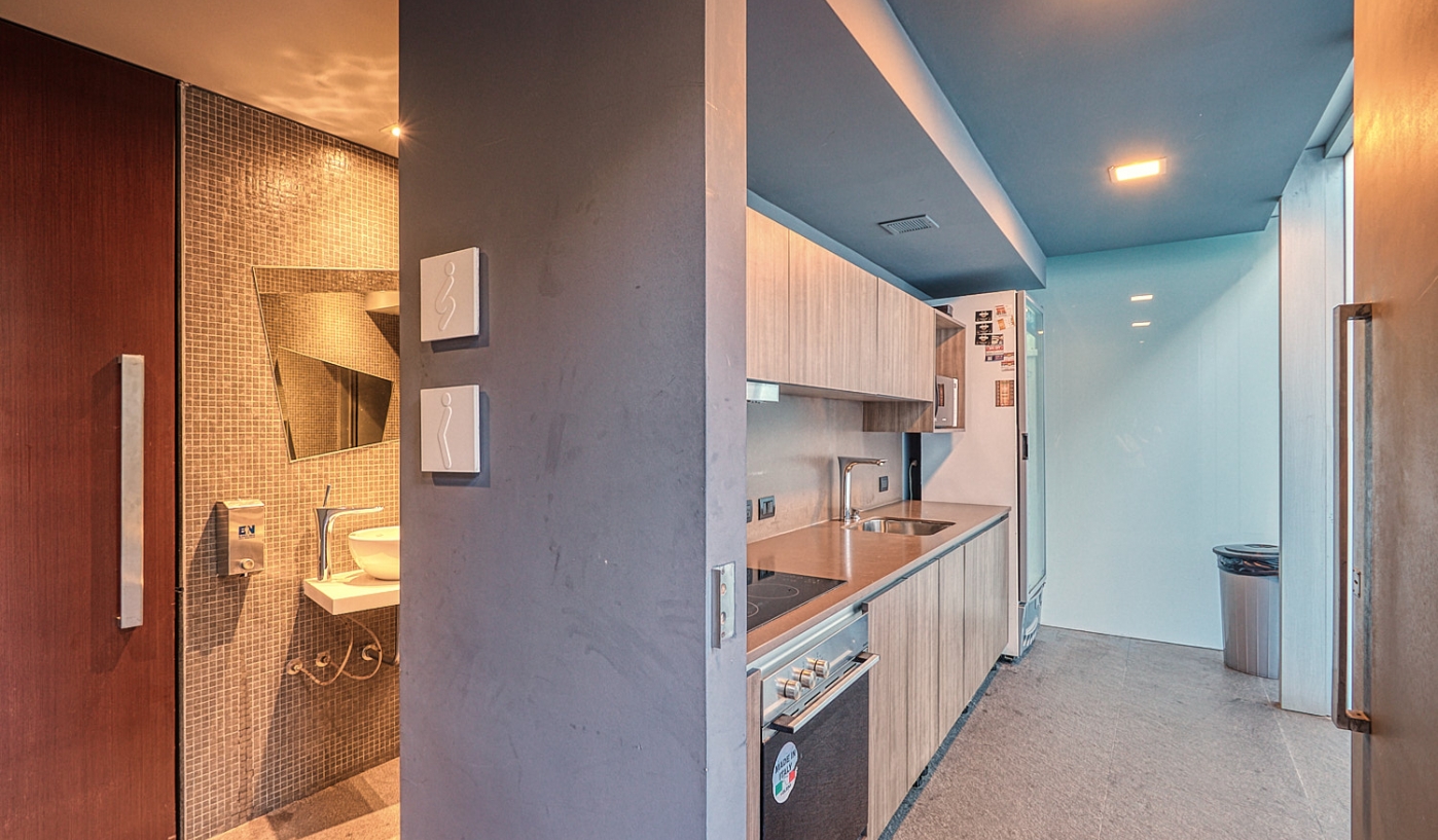 Spectacular One Bedroom Apartment in Luxury Building