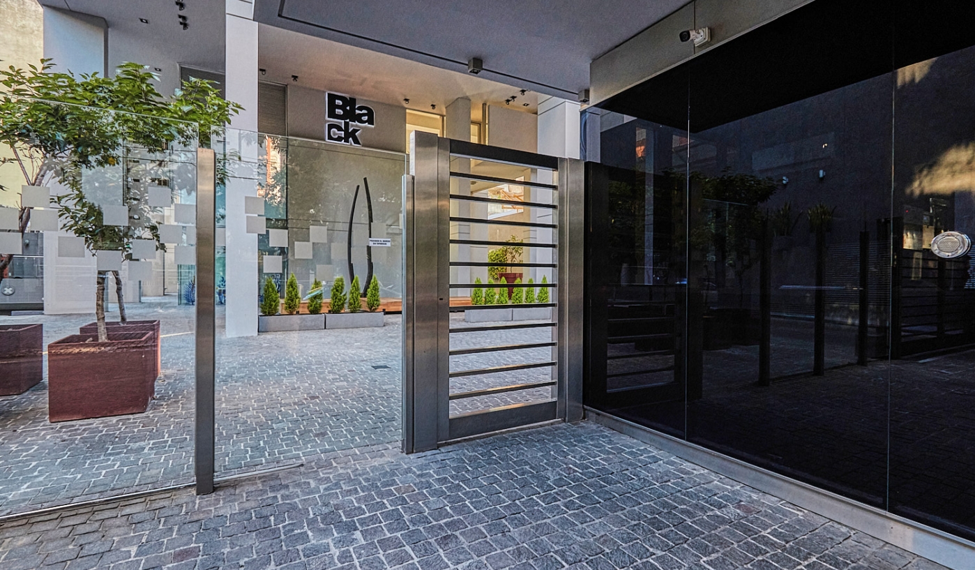 Spectacular One Bedroom Apartment in Luxury Building