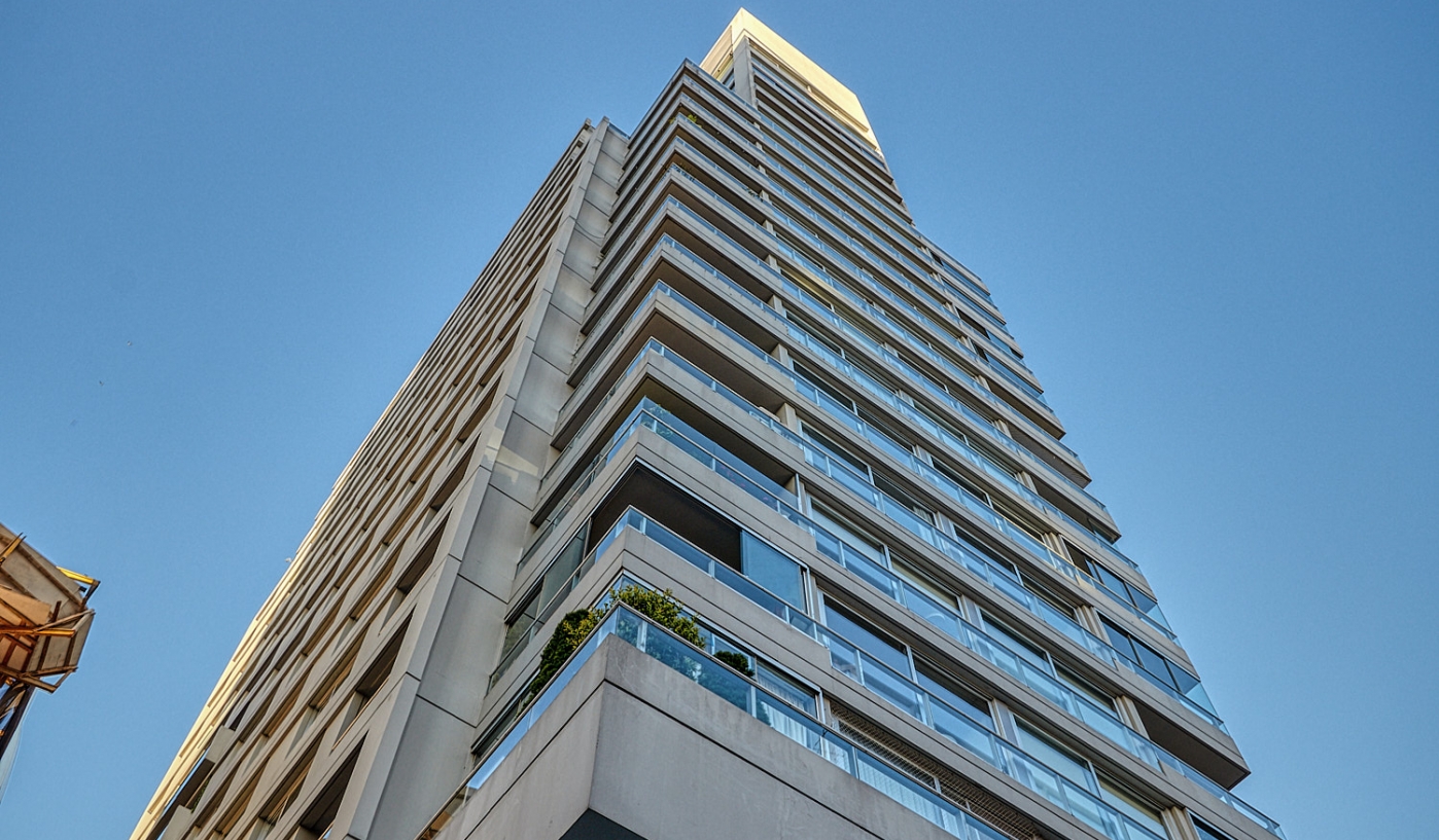 Spectacular One Bedroom Apartment in Luxury Building