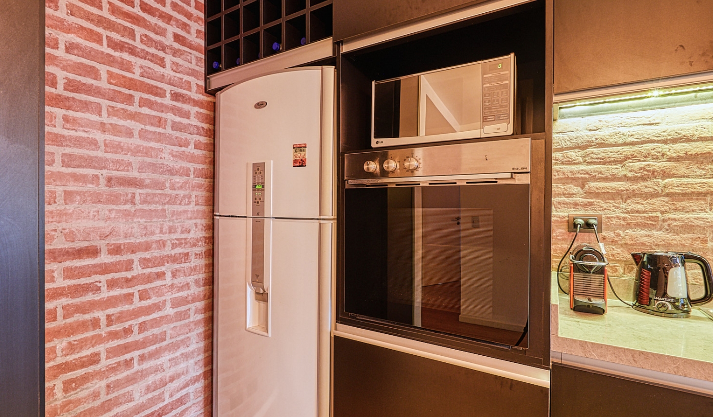 Spectacular One Bedroom Apartment in Luxury Building