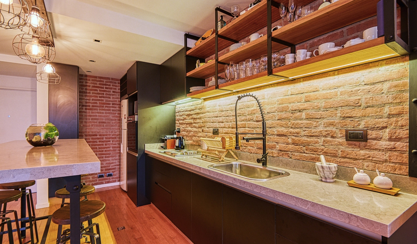 Spectacular One Bedroom Apartment in Luxury Building