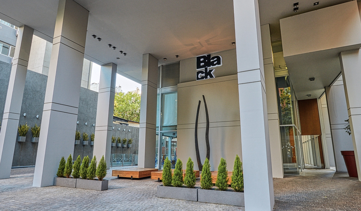 Spectacular One Bedroom Apartment in Luxury Building