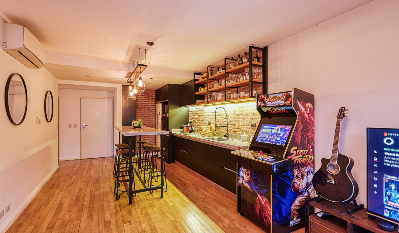 Spectacular One Bedroom Apartment in Luxury Building