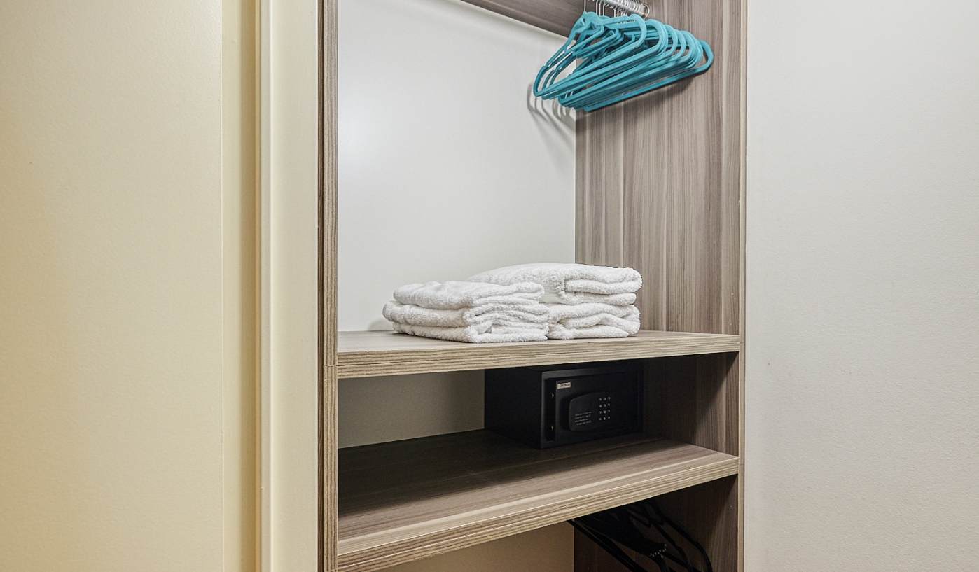 Spectacular One Bedroom Apartment in Luxury Building