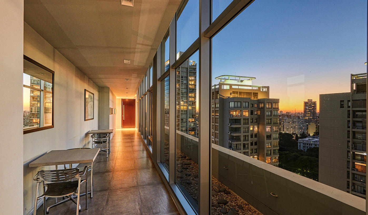 Spectacular One Bedroom Apartment in Luxury Building