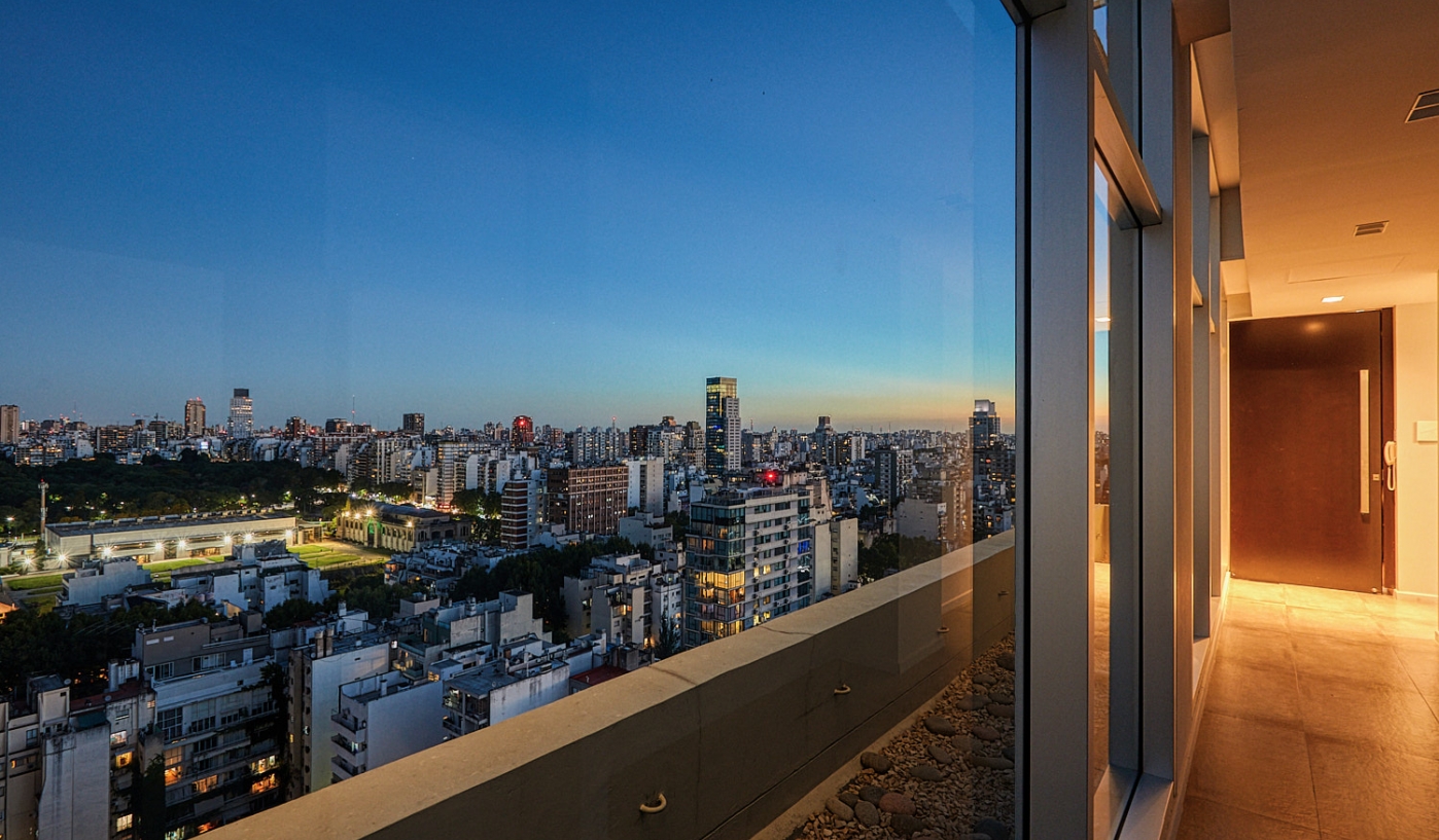 Spectacular One Bedroom Apartment in Luxury Building