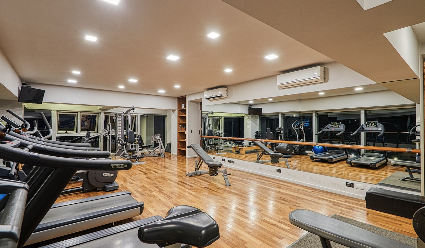 Spectacular One Bedroom Apartment in Luxury Building