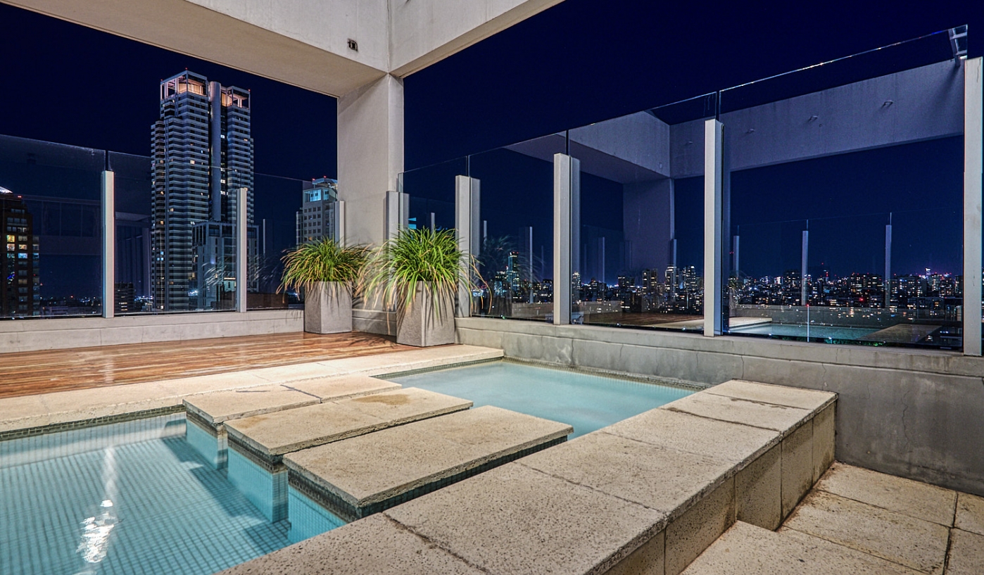 Spectacular One Bedroom Apartment in Luxury Building