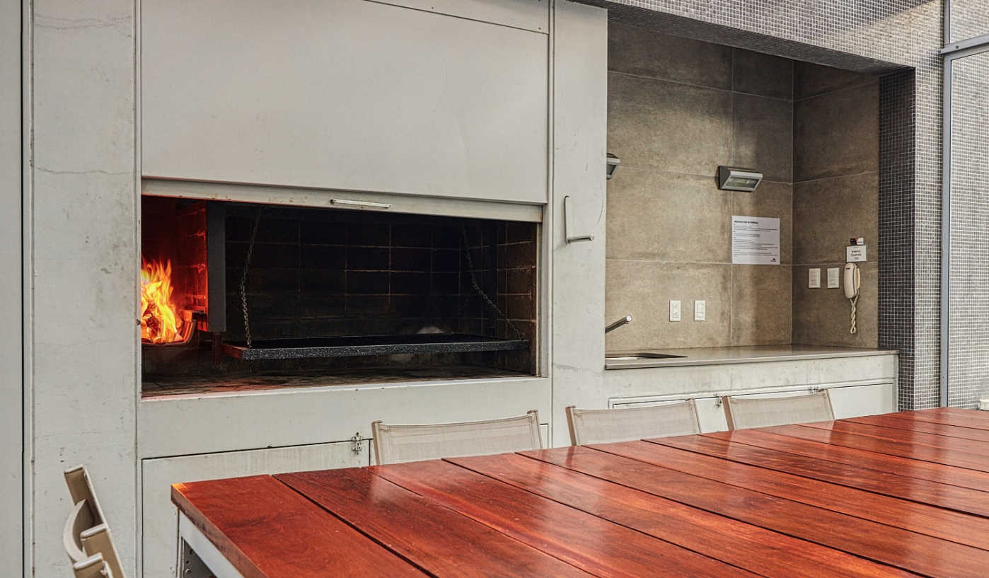 Spectacular One Bedroom Apartment in Luxury Building