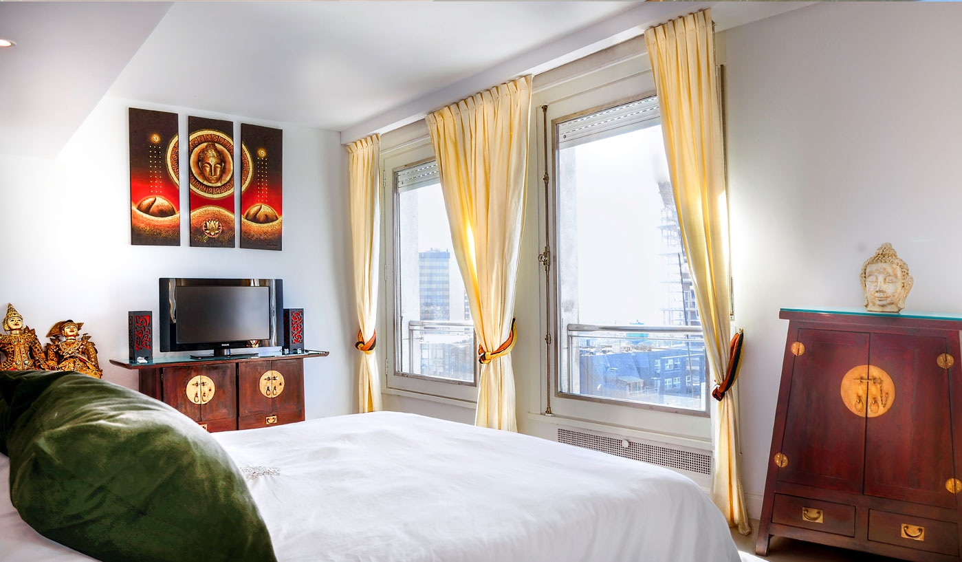 Superb Apartment in Iconic Building with Panoramic Views