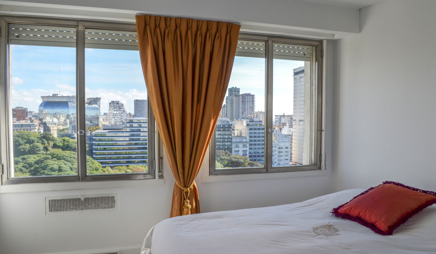 Superb Apartment in Iconic Building with Panoramic Views