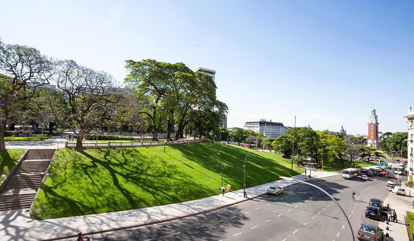 Amazing Four Bedroom Apartment in Iconic Building