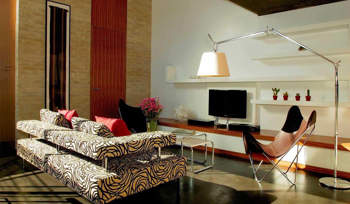 Stylish Two Bedroom House with Private Rooftop Pool and Sundeck