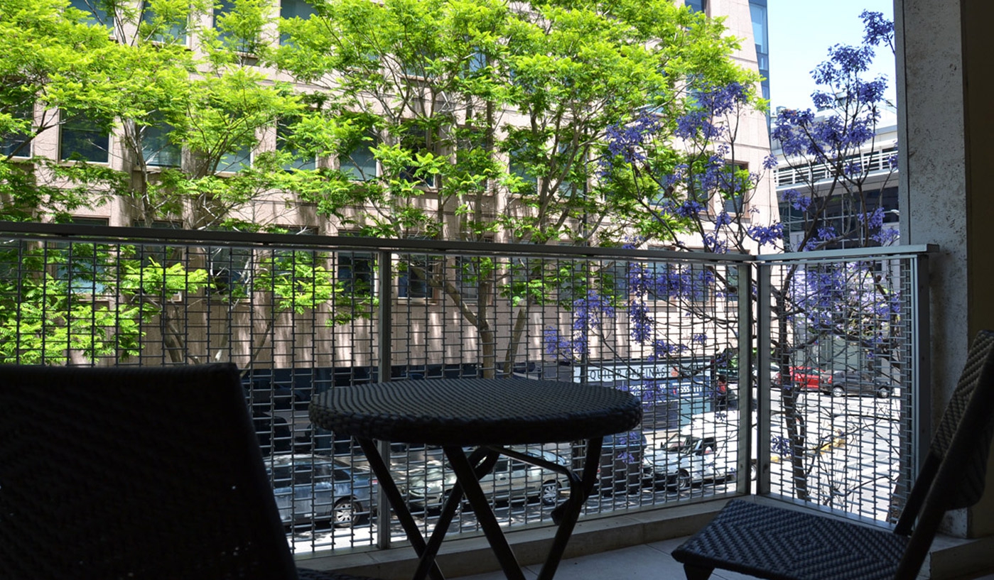 Sophisticated One Bedroom Apartment with Indoor Pool, Fitness Center and Balcony