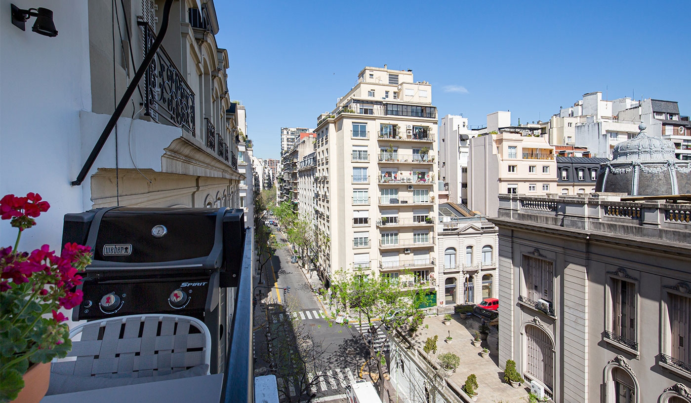 Exclusive Two Bedroom Apartment in Classy Recoleta