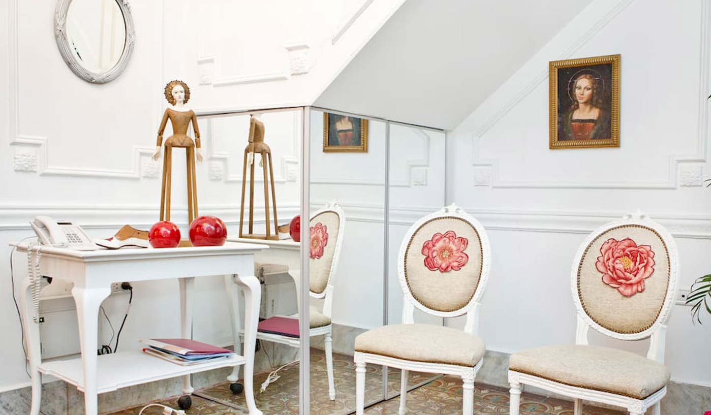 French Style Four Bedroom Townhouse With Inner Courtyard