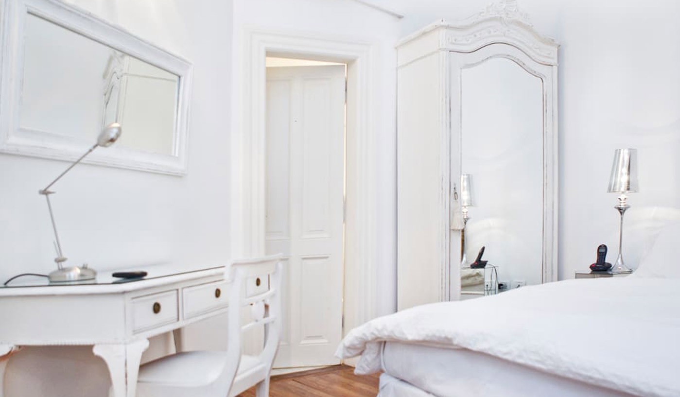 French Style Four Bedroom Townhouse With Inner Courtyard