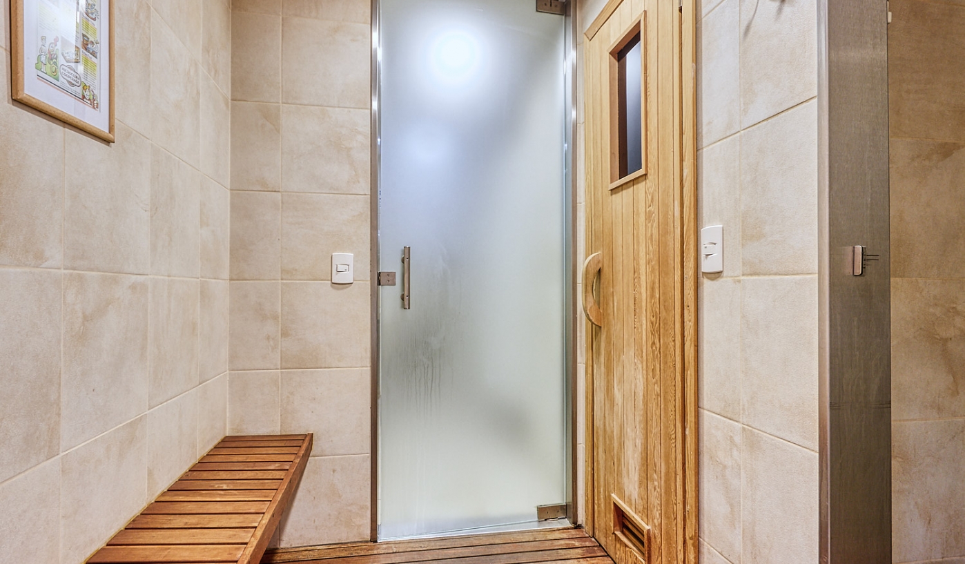 Top Fully Remodeled Two Bedroom Apartment with Pool, Gym and Great Views