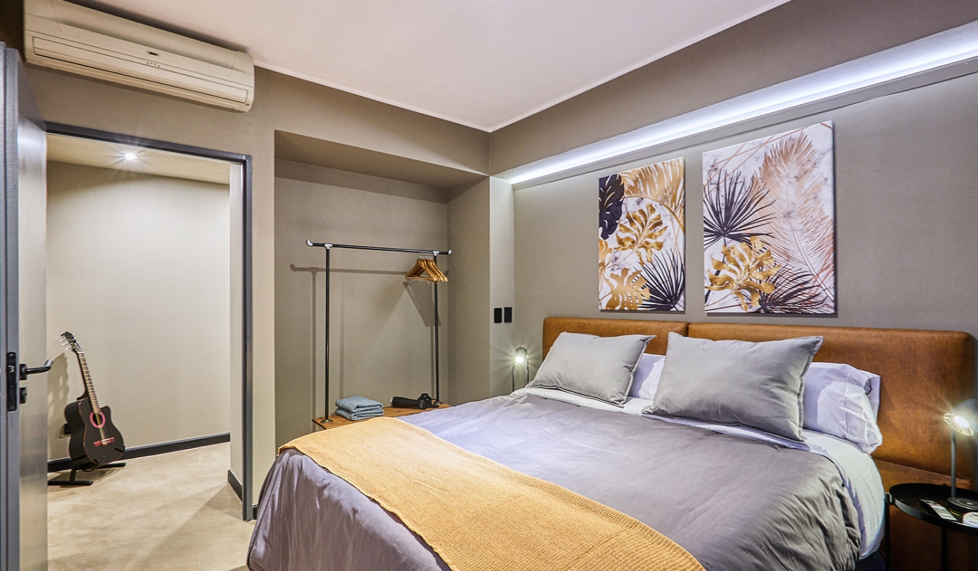 Top Fully Remodeled Two Bedroom Apartment with Pool, Gym and Great Views