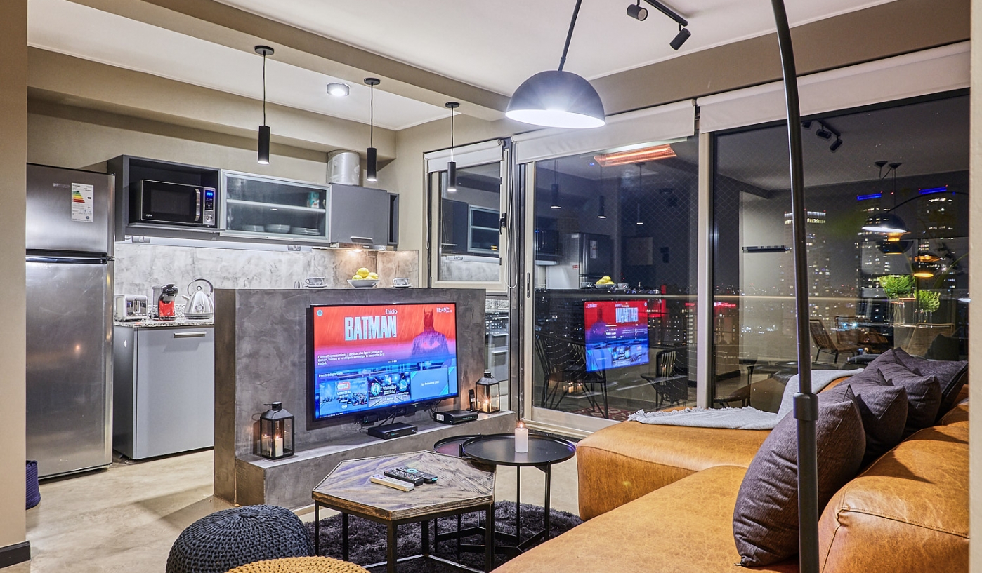 Top Fully Remodeled Two Bedroom Apartment with Pool, Gym and Great Views