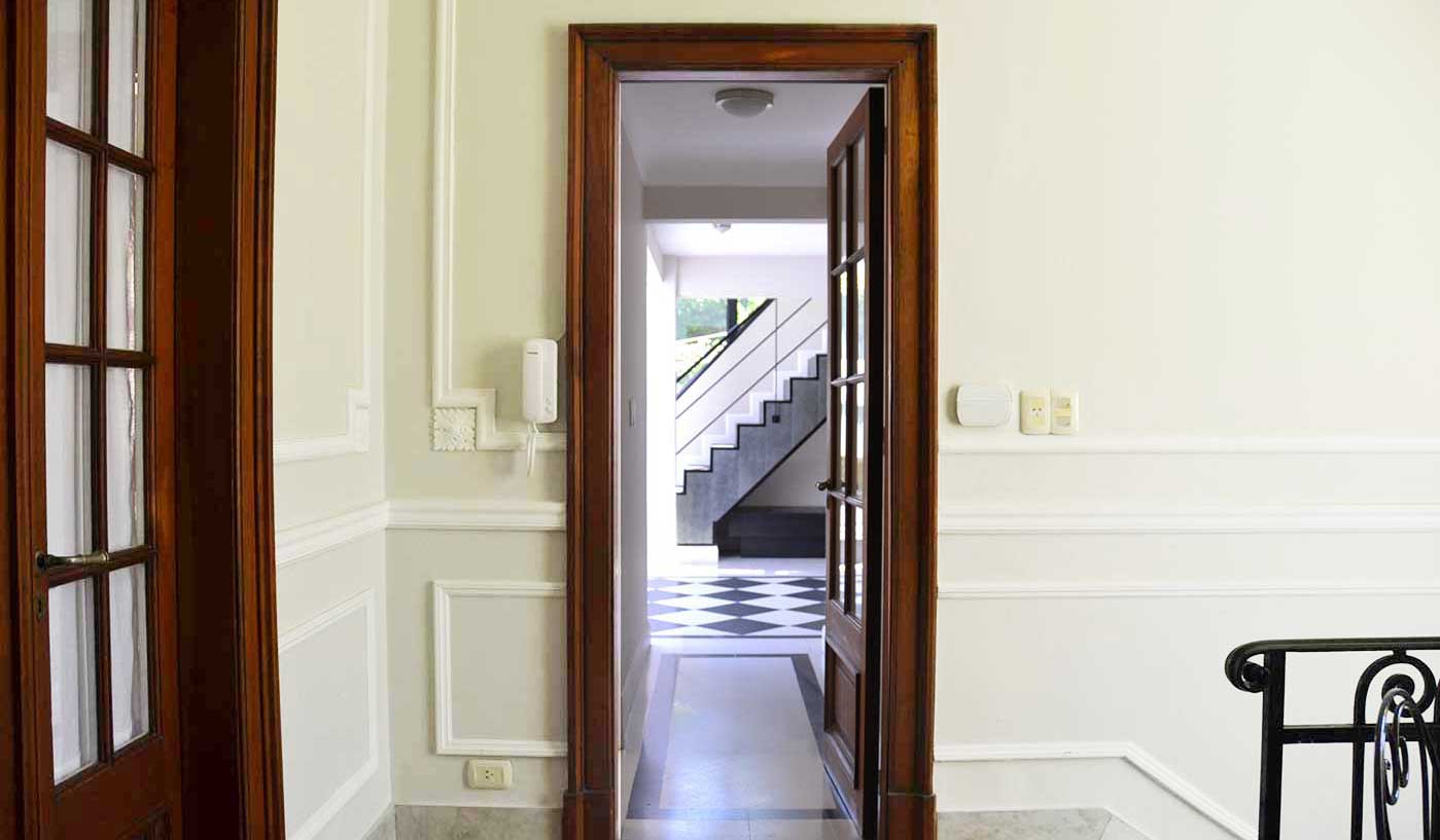 Contemporary Four Bedroom House With Private Rooftop Terrace and BBQ