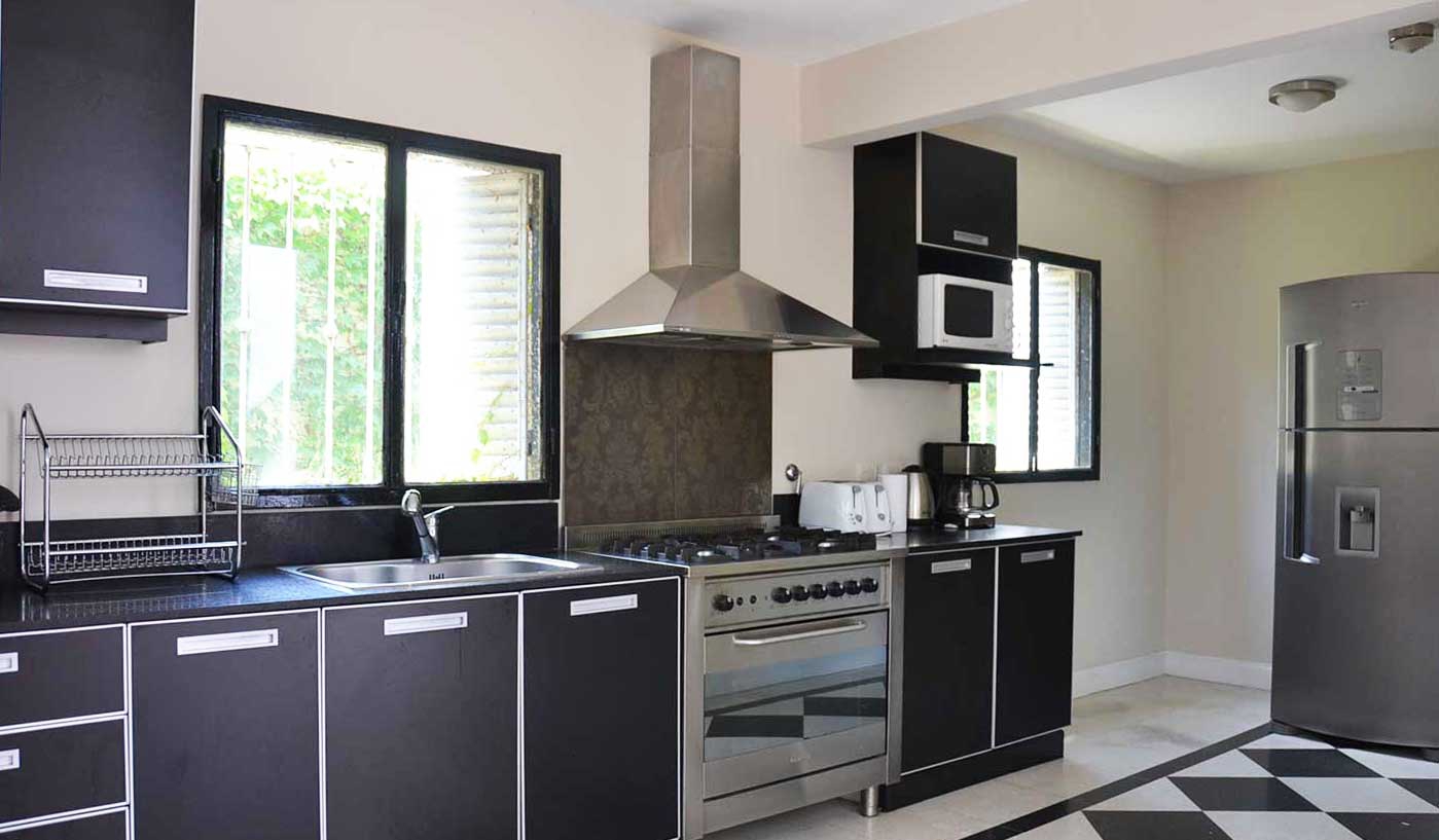 Contemporary Four Bedroom House With Private Rooftop Terrace and BBQ