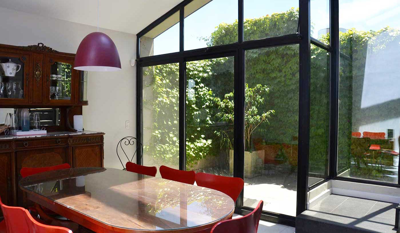 Contemporary Four Bedroom House With Private Rooftop Terrace and BBQ