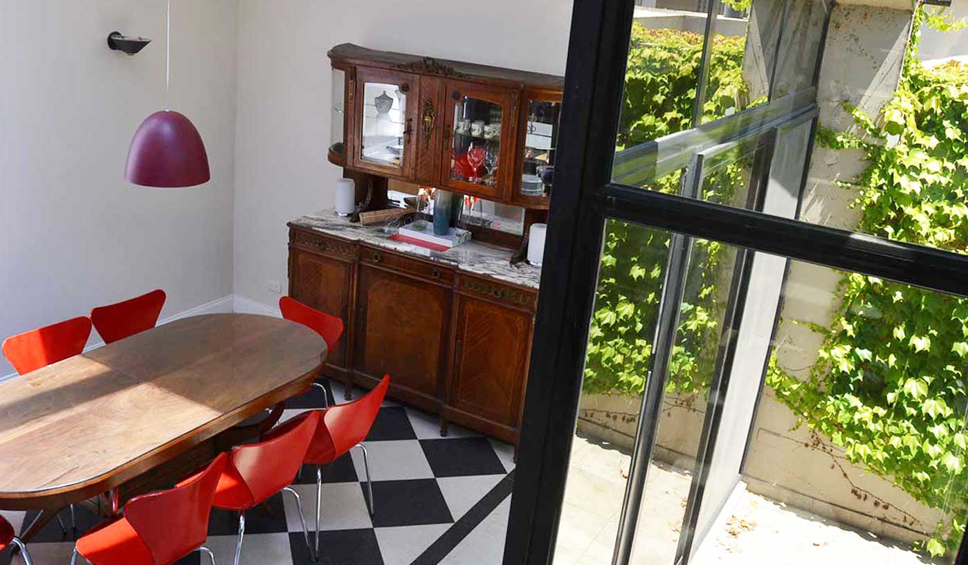 Contemporary Four Bedroom House With Private Rooftop Terrace and BBQ