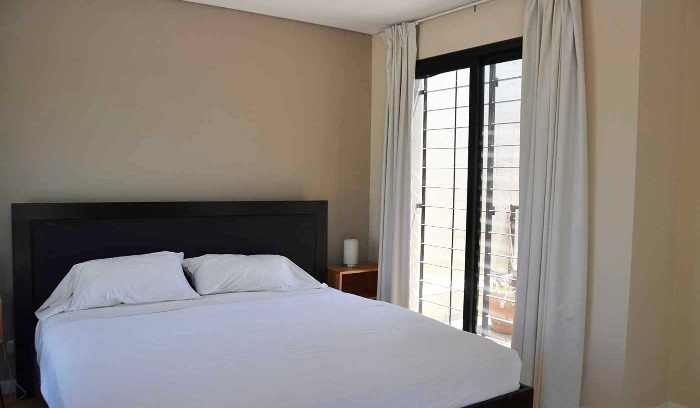 Contemporary Four Bedroom House With Private Rooftop Terrace and BBQ