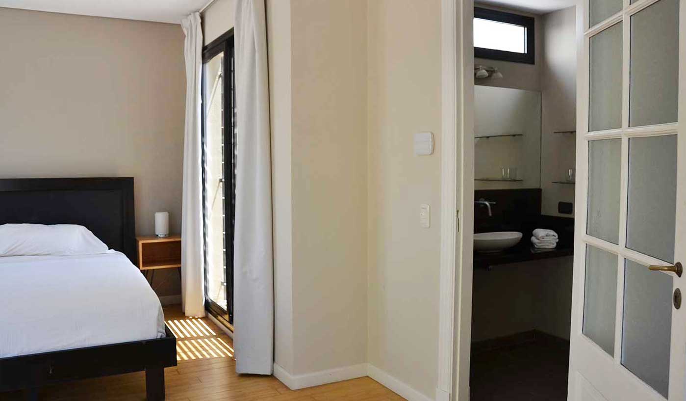 Contemporary Four Bedroom House With Private Rooftop Terrace and BBQ