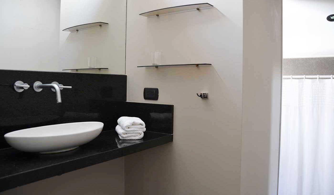 Contemporary Four Bedroom House With Private Rooftop Terrace and BBQ