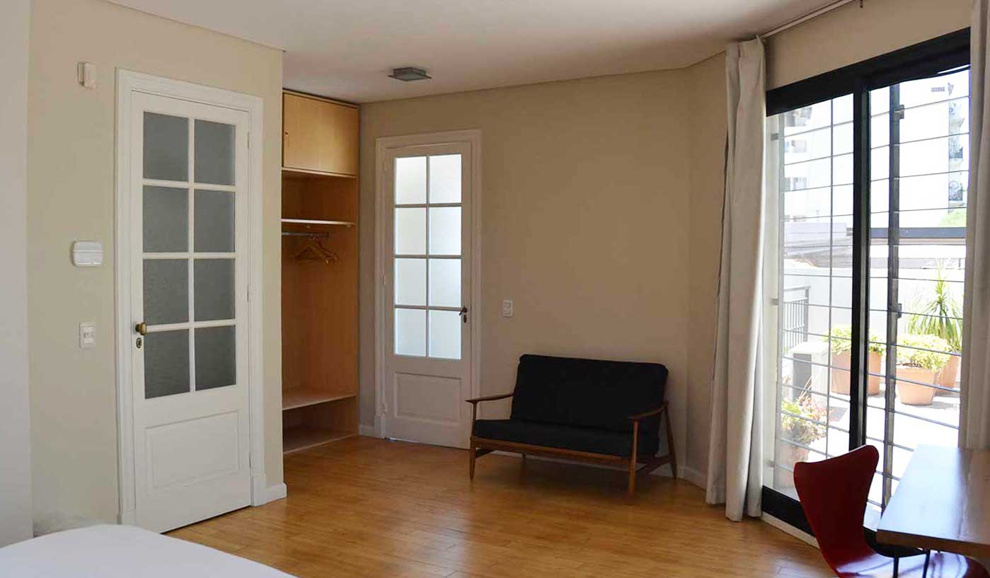 Contemporary Four Bedroom House With Private Rooftop Terrace and BBQ