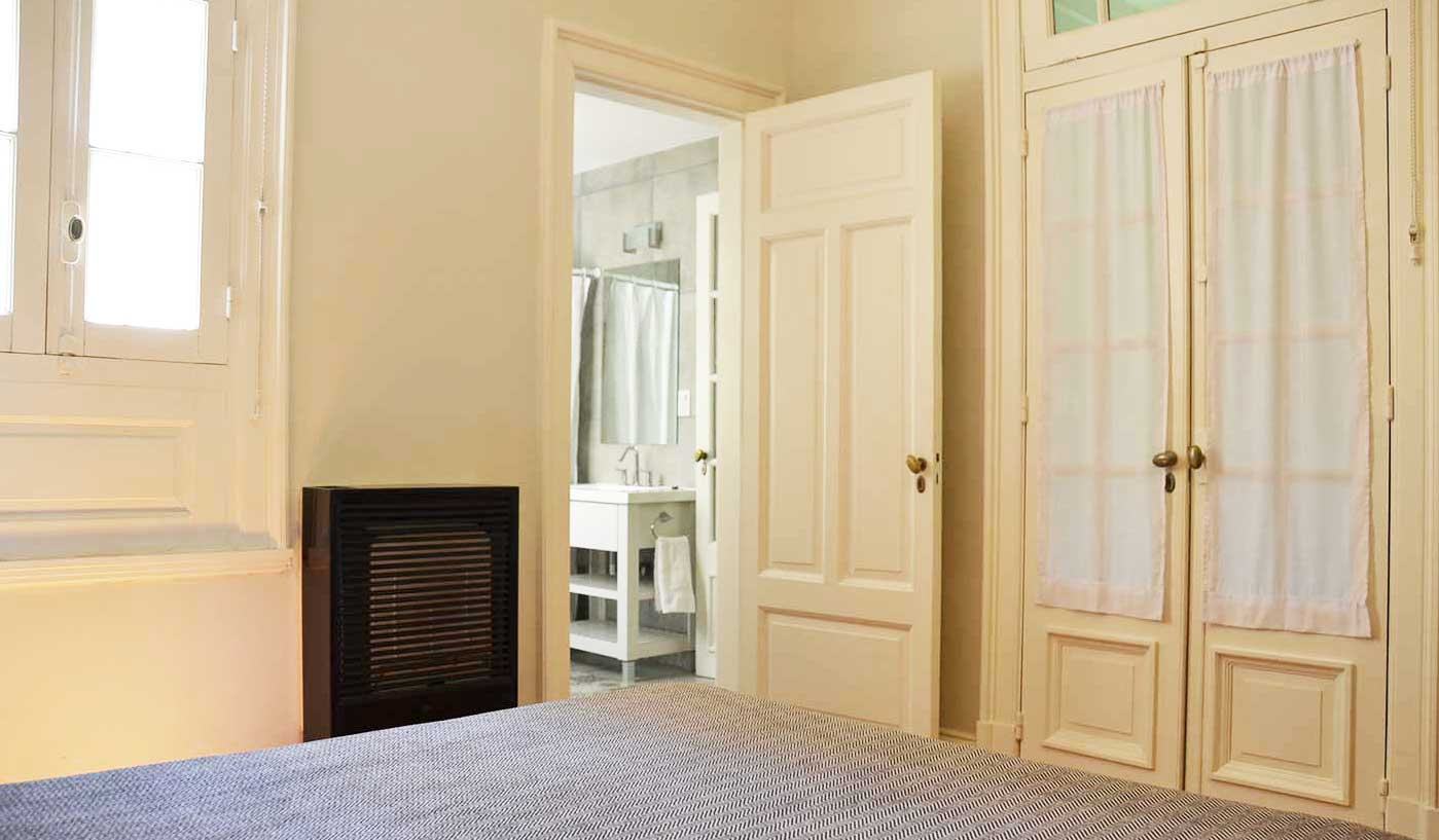 Contemporary Four Bedroom House With Private Rooftop Terrace and BBQ