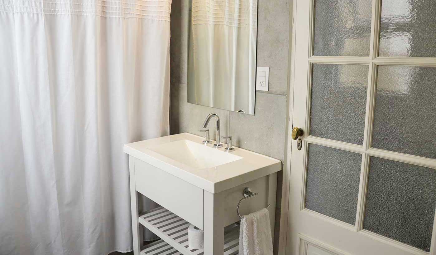 Contemporary Four Bedroom House With Private Rooftop Terrace and BBQ