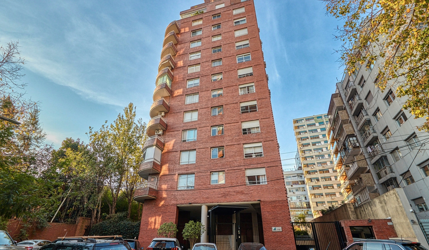 Amazing Views of Polo Fields from this High End One Bedroom Apartment