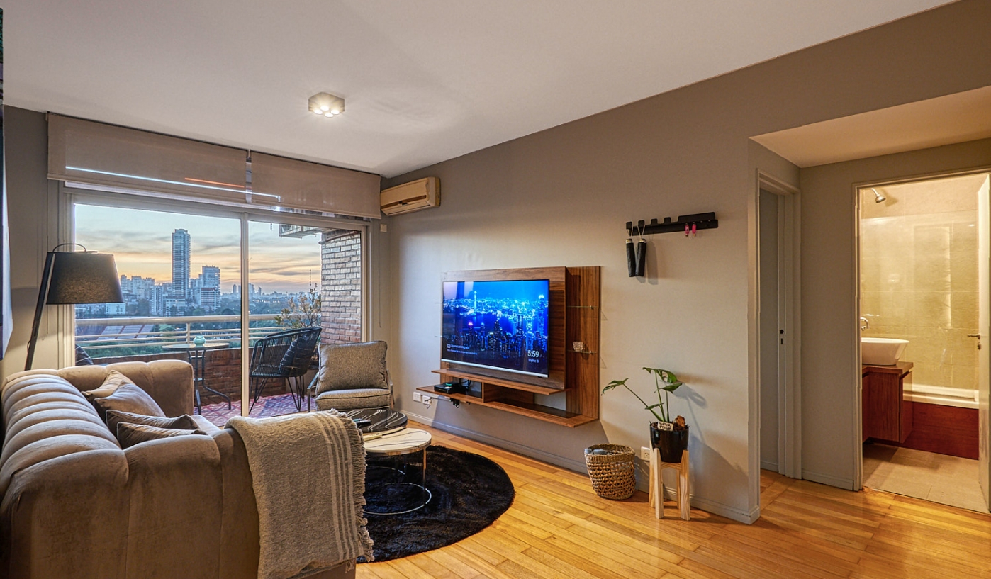 Amazing Views of Polo Fields from this High End One Bedroom Apartment