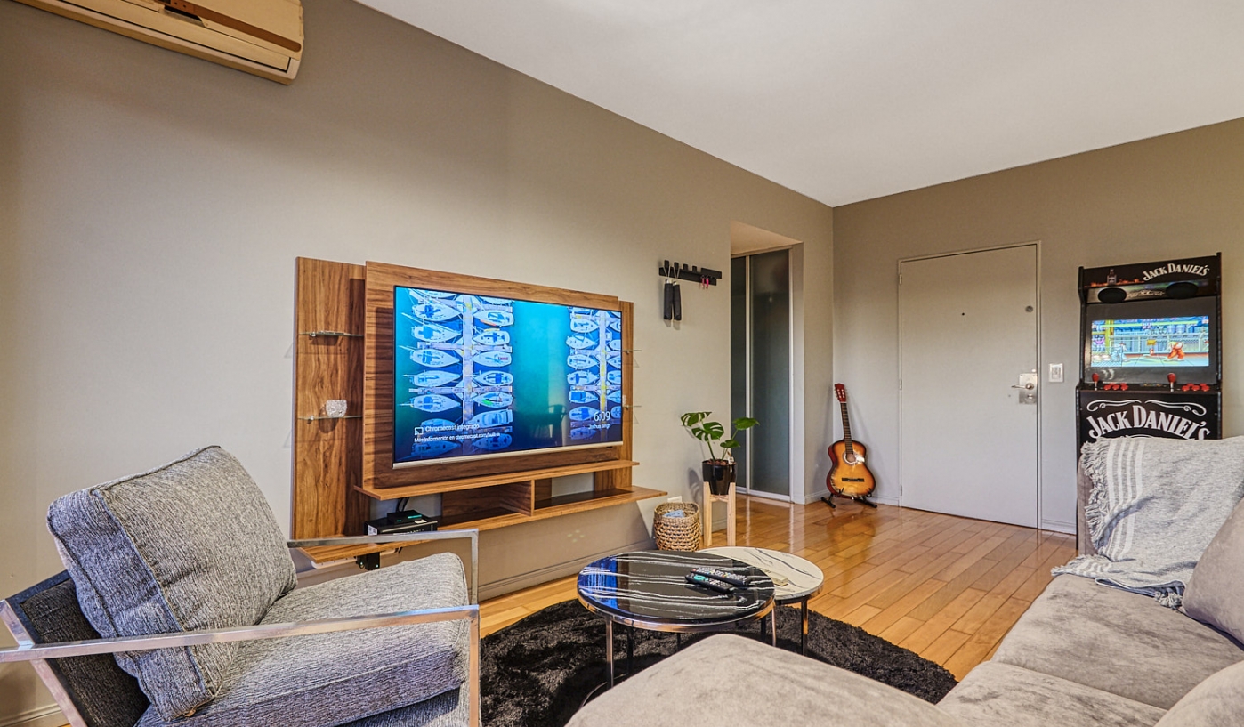 Amazing Views of Polo Fields from this High End One Bedroom Apartment